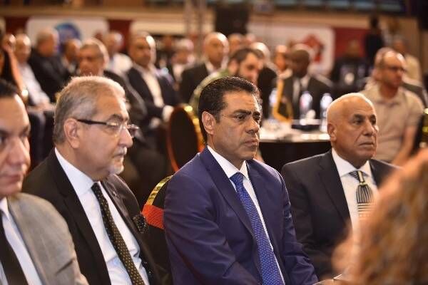 حسين لبيب (يمين)