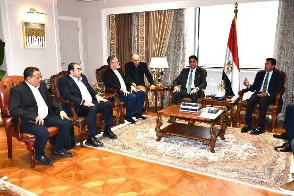 من الاجتماع