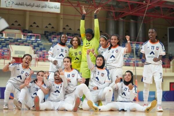 لاعبات شعلة الشرقية