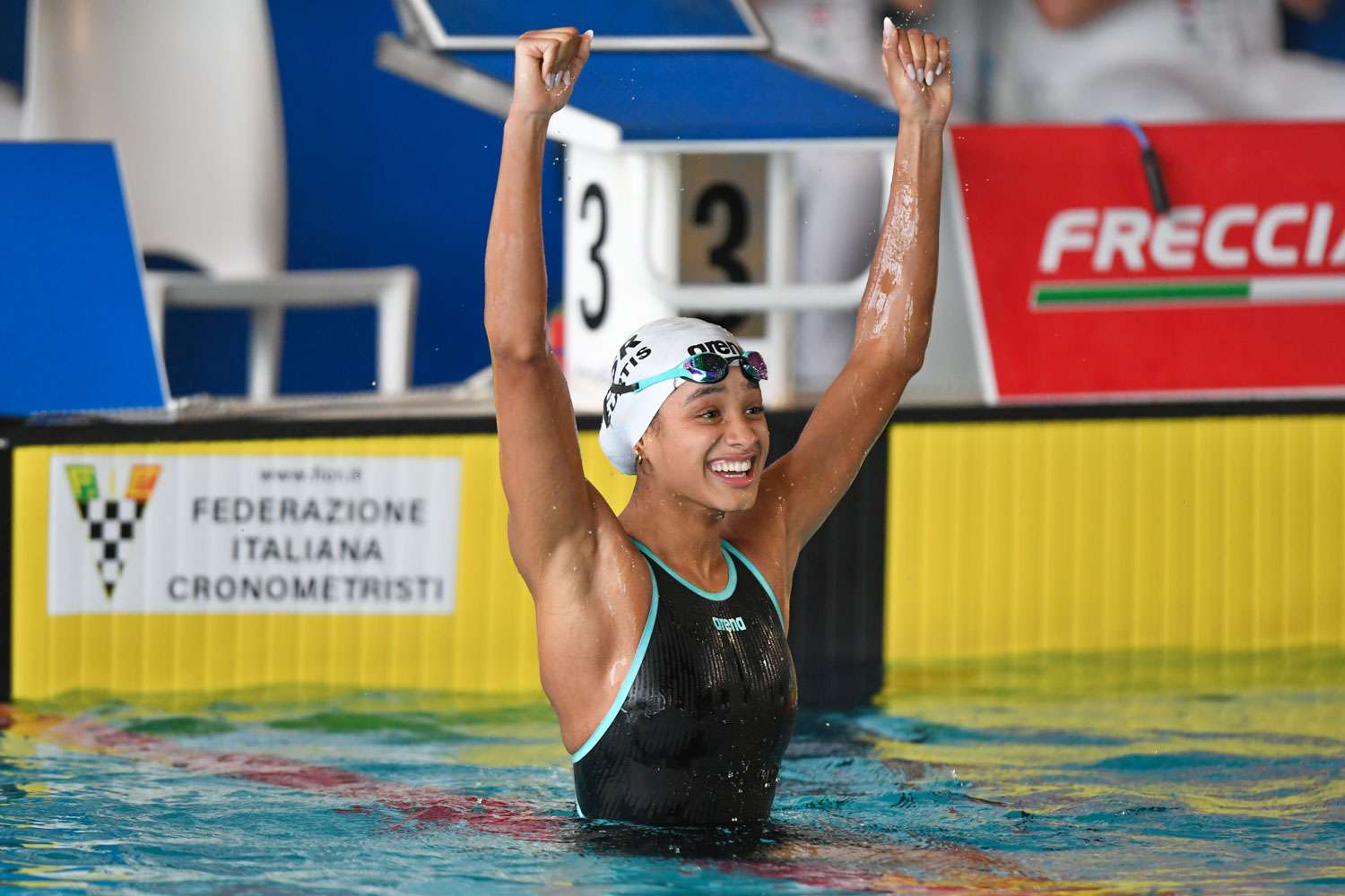 سارا كورتيس