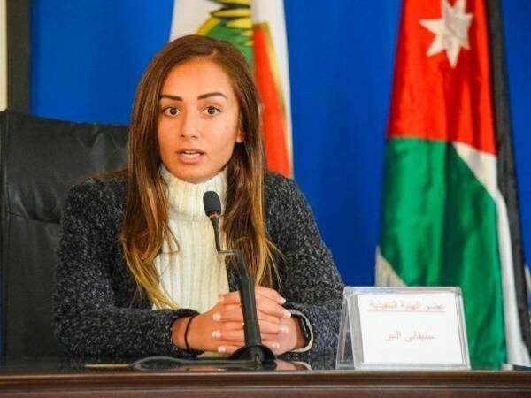 ستيفاني النبر