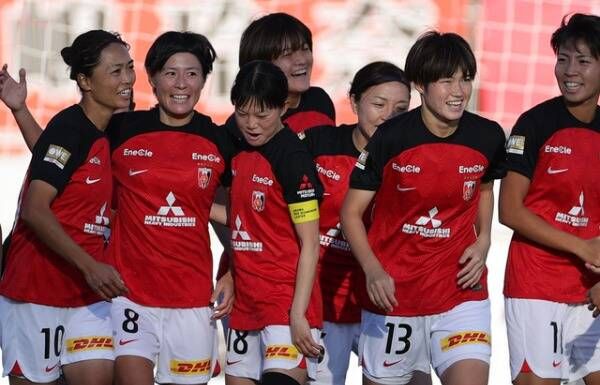 لاعبات أوراوا