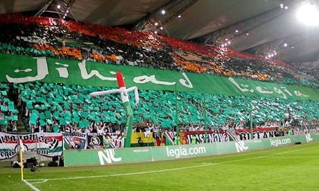 كلمة ( الجهاد ) التي رفعتها جماهير فريق ليجيا بالمباراة