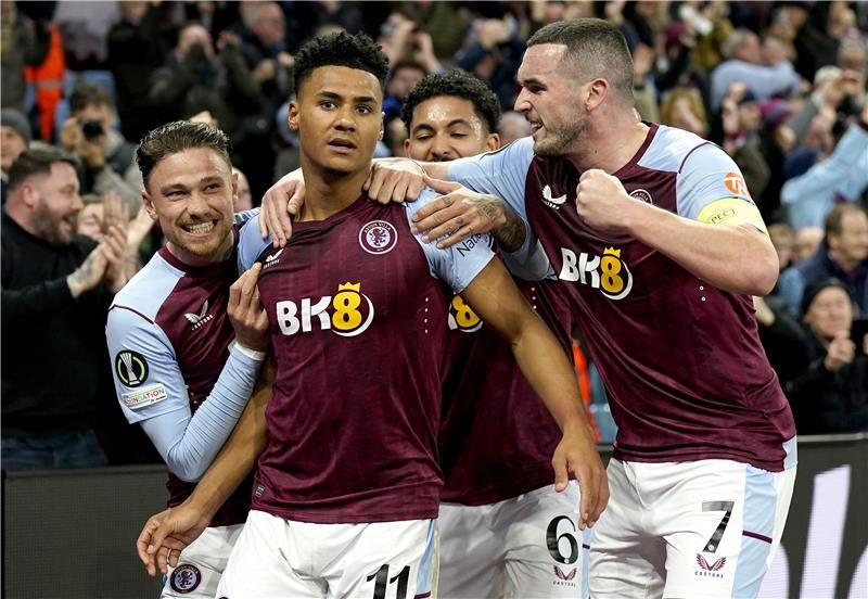 لاعبو أستون فيلا