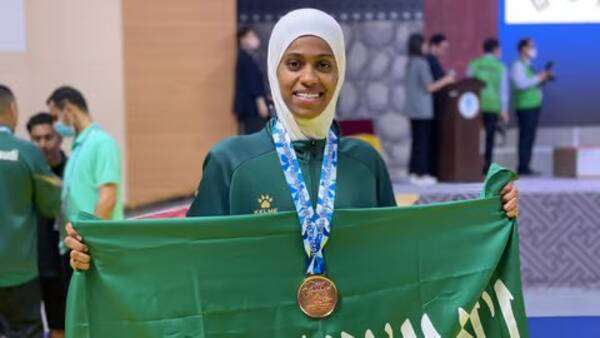 دنيا أبوطالب