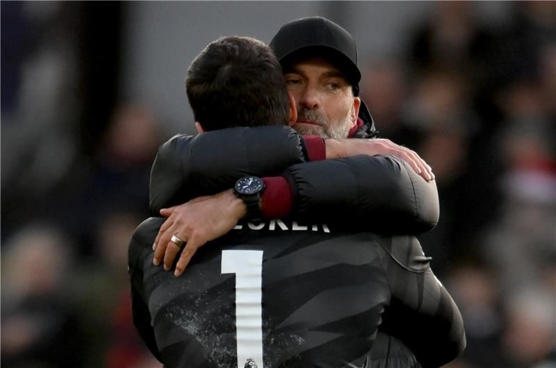 كلوب وأليسون بيكر