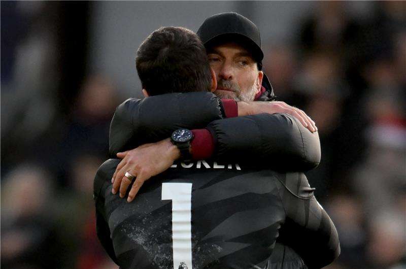 كلوب وأليسون بيكر