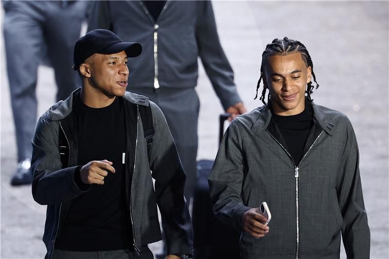 مبابي وشقيقه