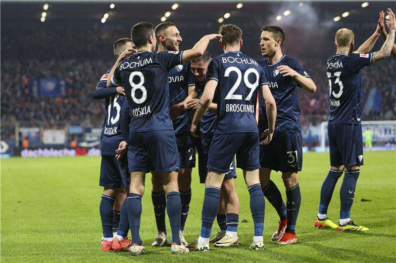 لاعبو بوخوم