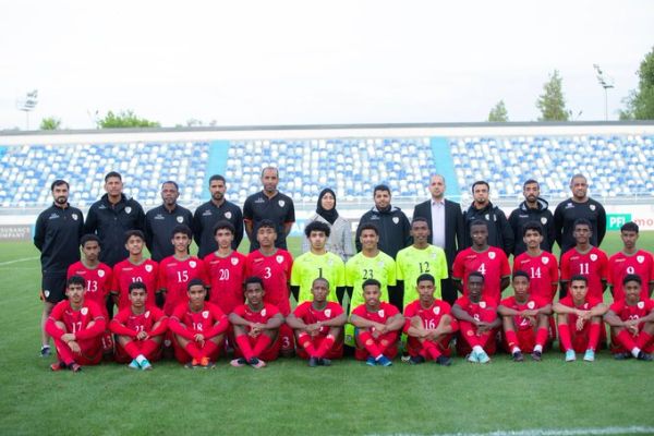 لاعبو منتخب عمان