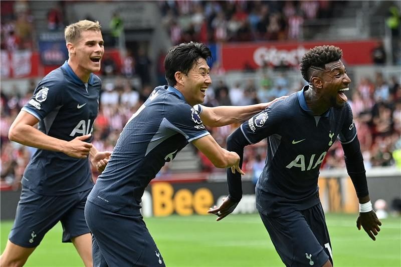 لاعبو توتنهام