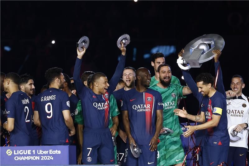 لاعبو باريس سان جيرمان