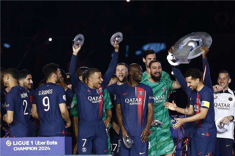 لاعبو باريس سان جيرمان