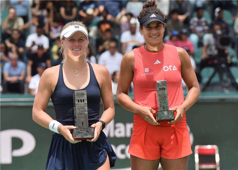 ميار شريف وبيتون ستيرنز