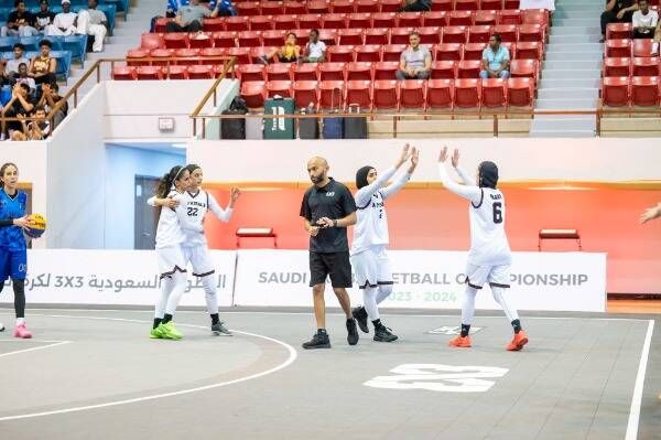 احتفال لاعبات الفيصلي