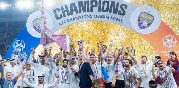 من تتويج العين