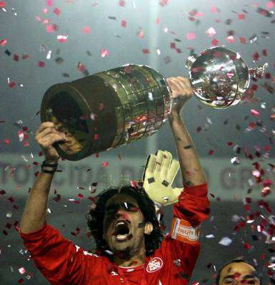 كابتن انترناسيونال وفرحة بالكأس