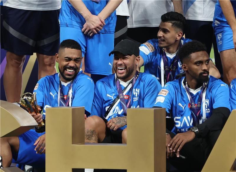 مالكوم مع لاعبي الهلال