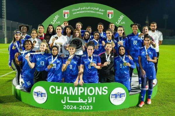 احتفال أبوظبي الرياضي بلقب الدوري الإمارات
