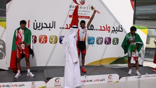 الأبطال الثلاثة على منصة التتويج