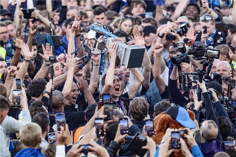 من مراسم التتويج