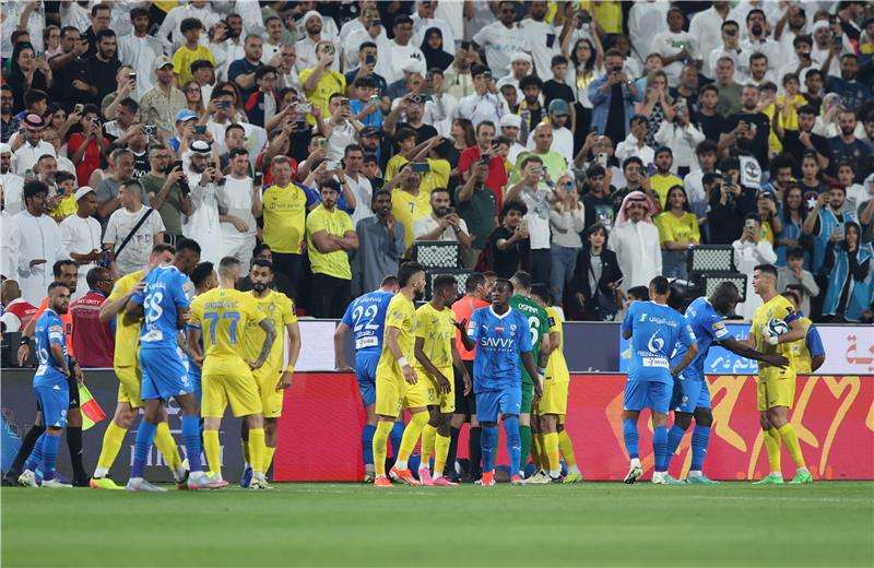 الهلال والنصر (من لقاء السوبر)