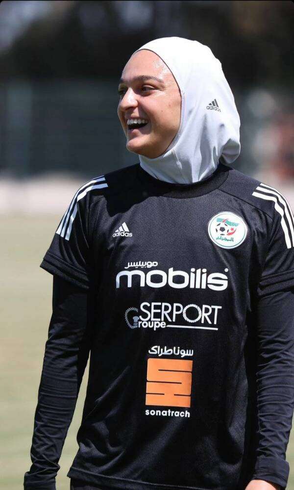 لينا بوساحة في معسكر الجزائر