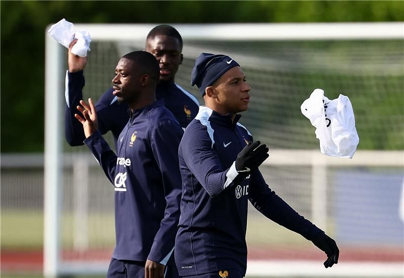 مبابي وديمبلي من تدريبات المنتخب الفرنسي