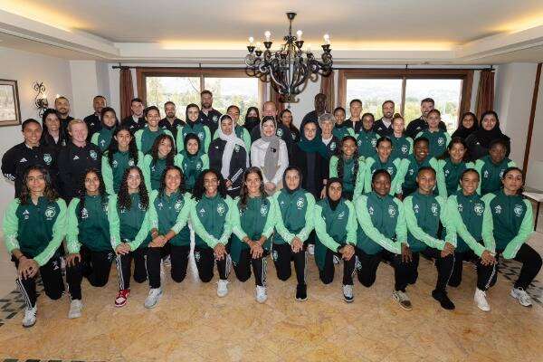 الأميرة هيفاء آل مقرن مع المنتخب السعودي للسيدات