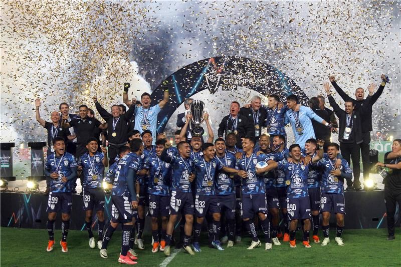 لاعبو باتشوكا