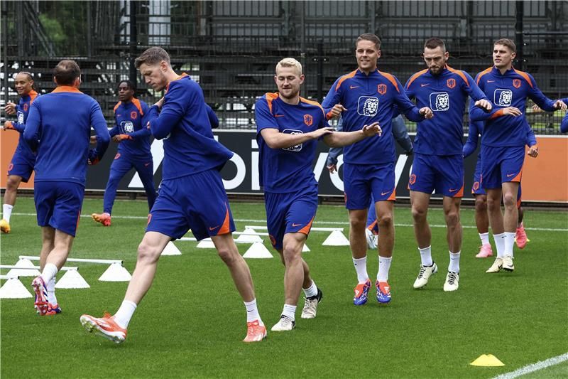 لاعبو المنتخب الهولندي