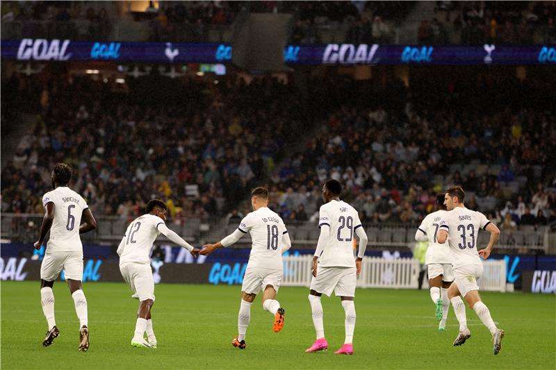 لاعبو توتنهام