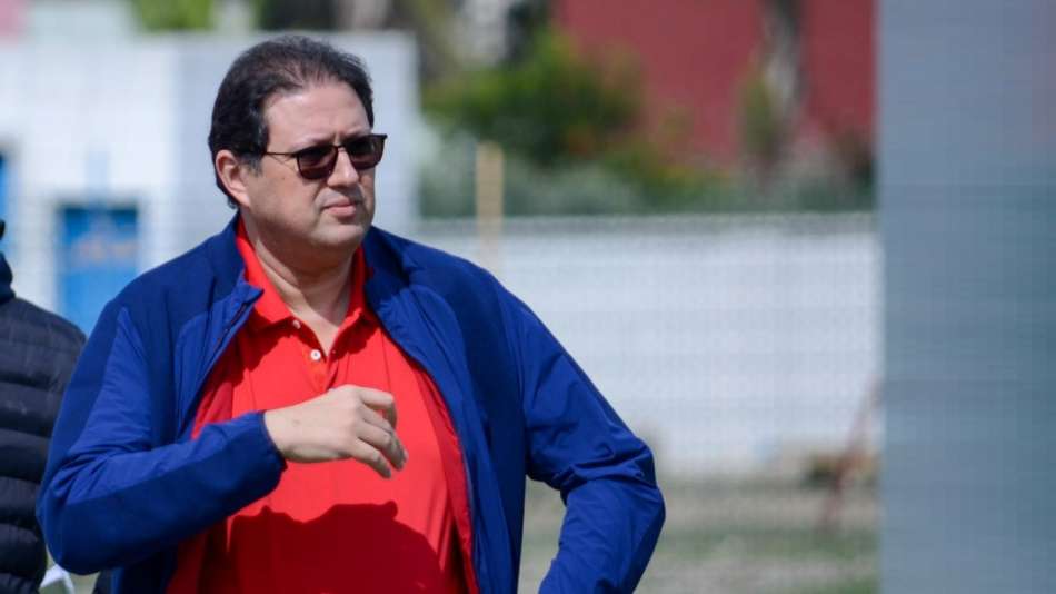 هشام أيت منا