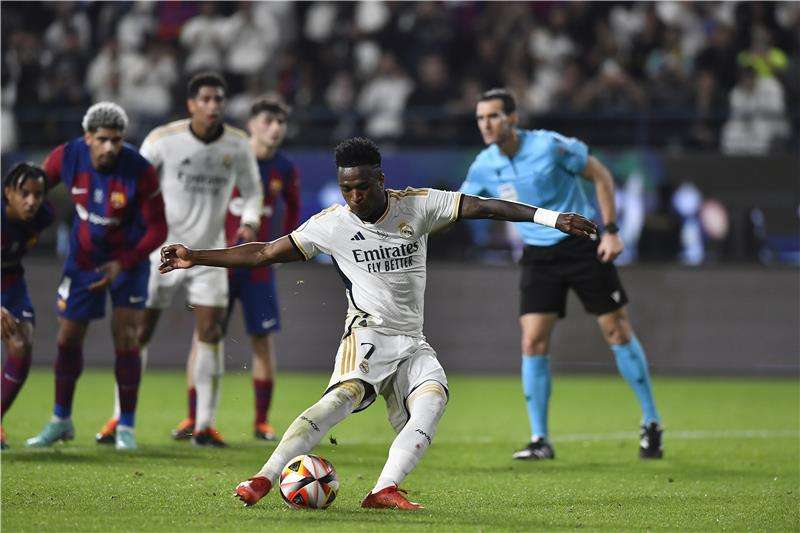 ريال مدريد وبرشلونة من السوبر الإسباني