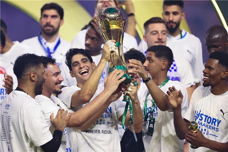 من تتويج الهلال بكأس خادم الحرمين الشريفين