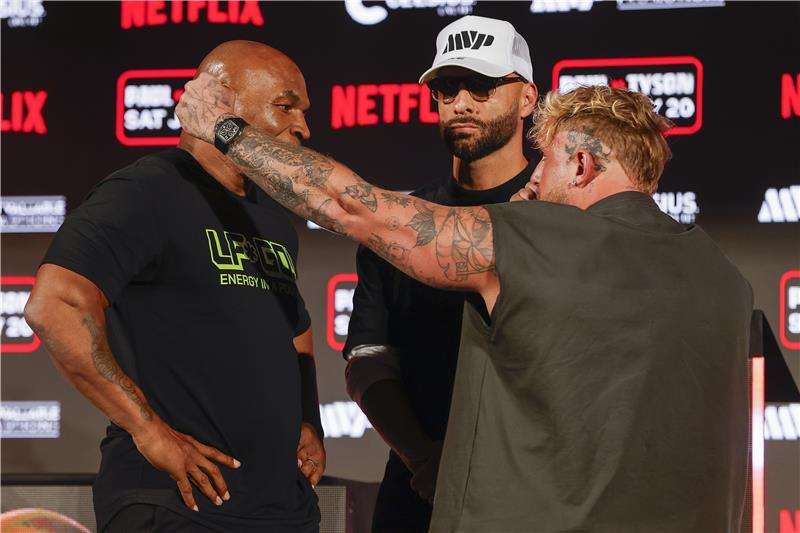 مايك تايسون وجيك بول