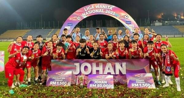 لاعبات صباح مع لقب الدوري