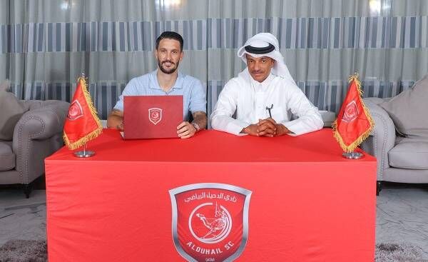 من جلسة تعاقد الدحيل مع لويس ألبيرتو