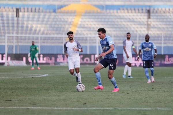 من لقاء بيراميدز وسموحة