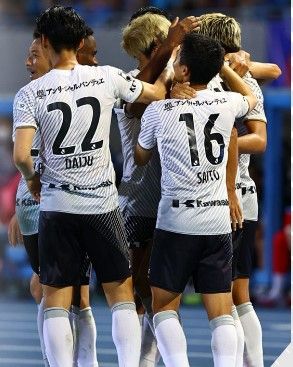 لاعبو فيسيل كوبي