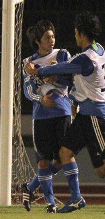 المشاجرة بين شيباساكي ( يسار ) وكانازاكي