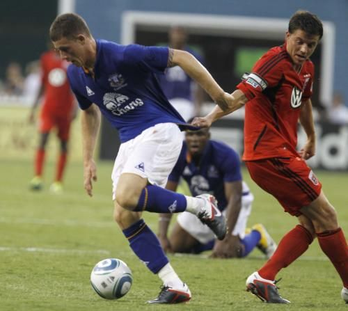 باركلي (بالقميص الأزرق)