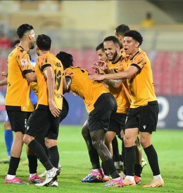 لاعبو الأهلي