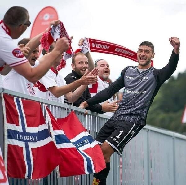 إلياس هدايا