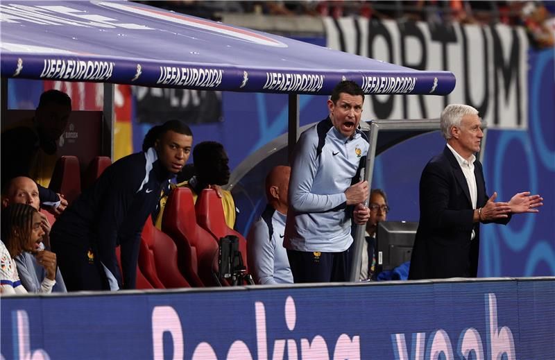 دكة بدلاء منتخب فرنسا