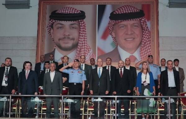 من الافتتاح