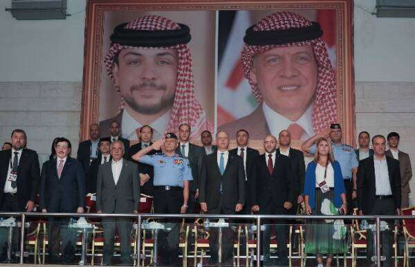 من الافتتاح