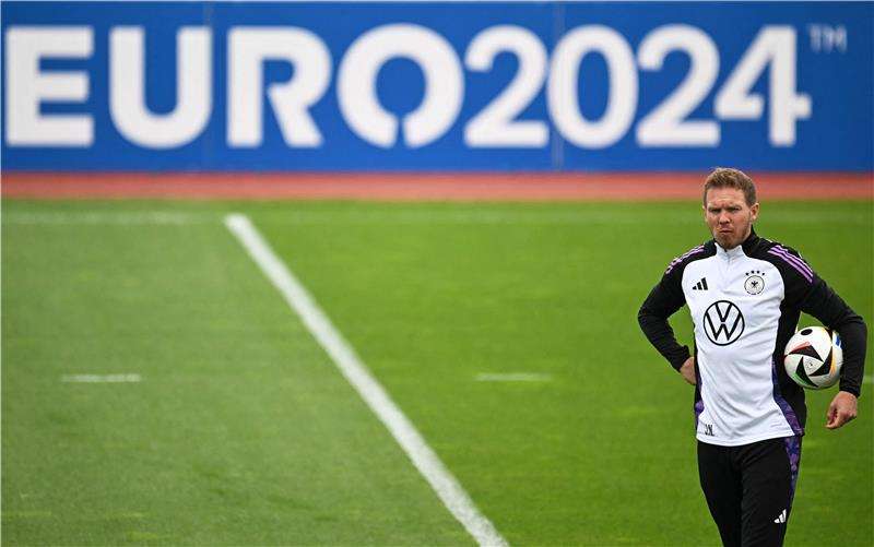 جوليان ناجلسمان