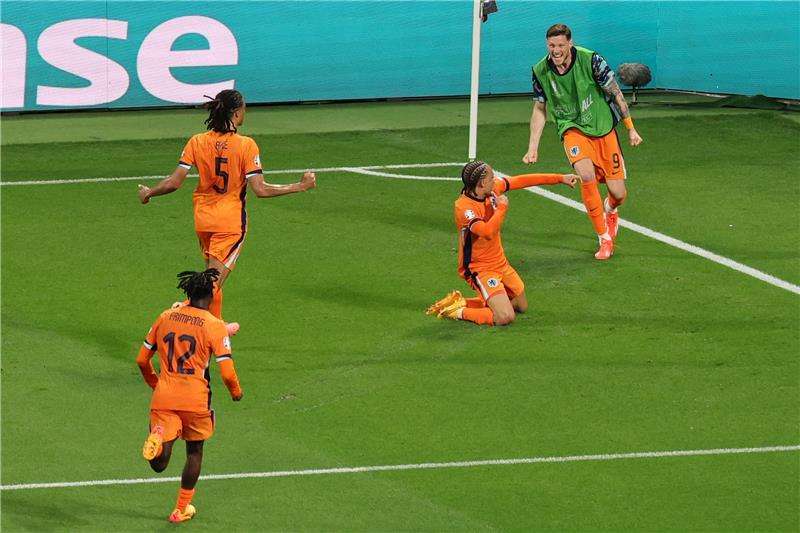 لاعبو منتخب هولندا