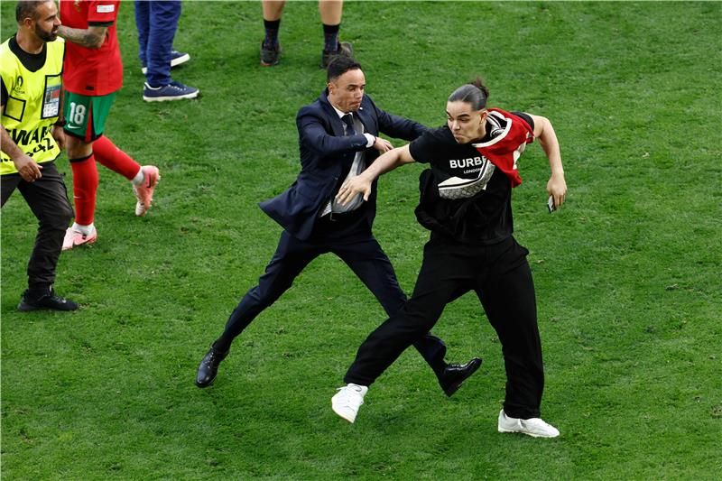 من الأحداث بعد اللقاء